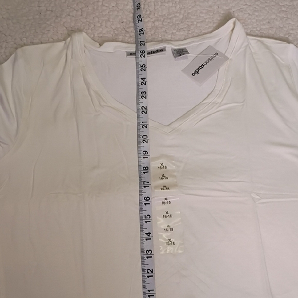 Elegant White V-Neck Short Sleeve Top Size XL - Picture 6 of 7